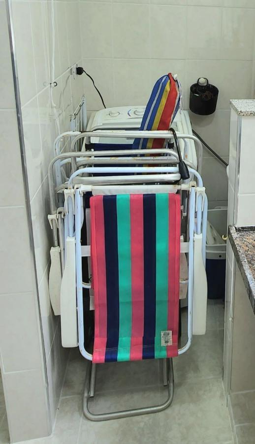Apto Guaruja 1 Dorm Com Garagem Coberta 280M Da Praia Esterno foto