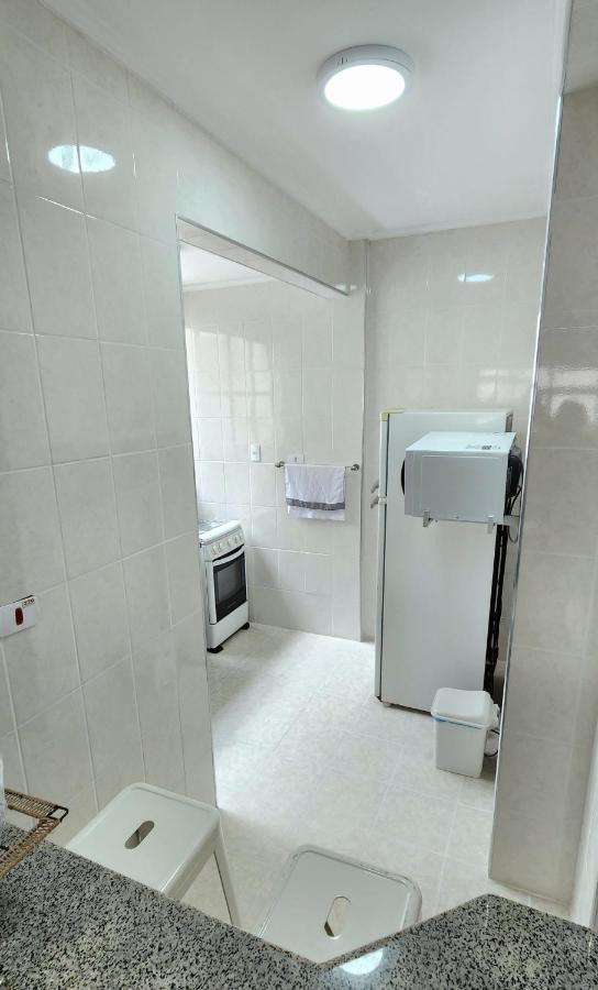 Apto Guaruja 1 Dorm Com Garagem Coberta 280M Da Praia Esterno foto
